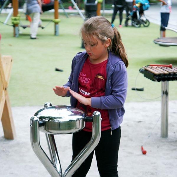 2640689907_600x600-Babel-Drum-Small-girl